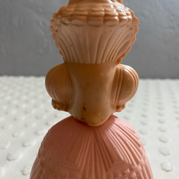 Avon Fashion Figurine Elizabethan bottle containing Field Flowers Cologne - Picture 10 of 10